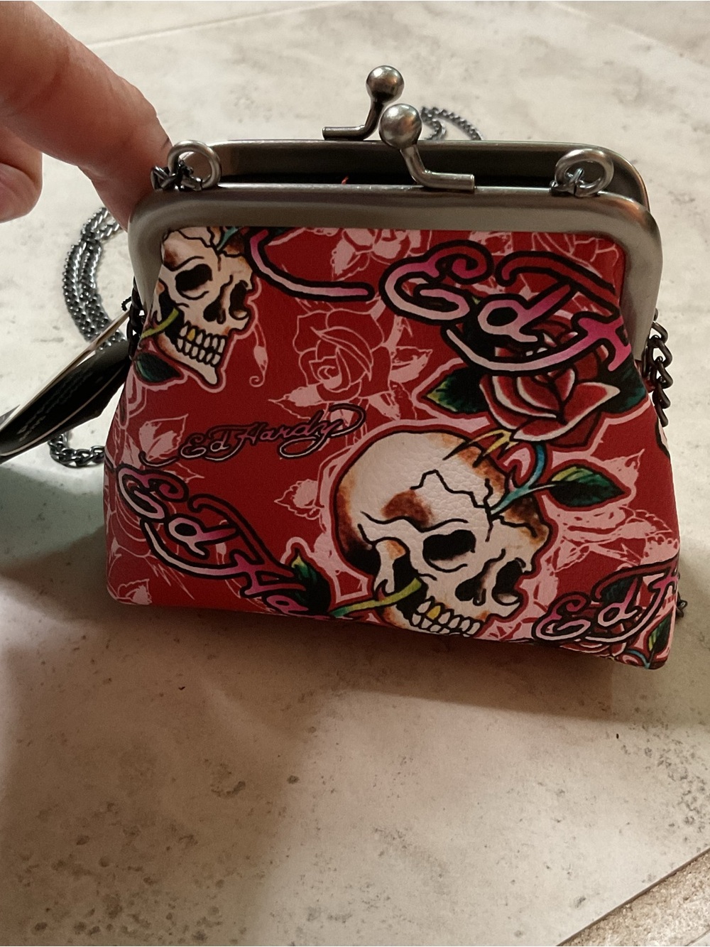 Ed Hardy, skull and roses, kiss lock mini Crossbody Bag with Chain Strap NWT - Picture 3 of 9
